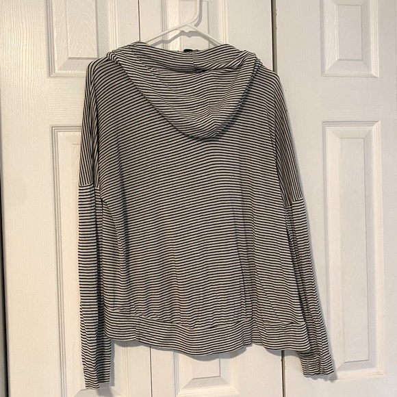 Light sweatshirt - Picture 2 of 2